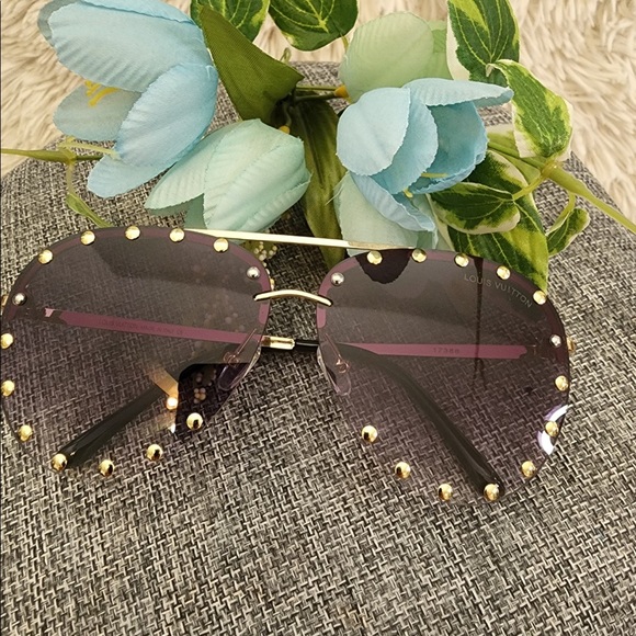 Sunglasses - Picture 7 of 7